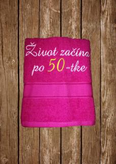 Osuška - Život začína po 50-tke  (Vyšívaná osuška - cyklámenová)