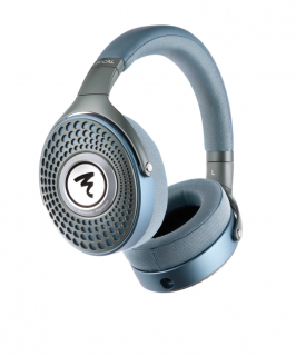 Focal Azurys (Closed-back / Focal Azurys vás ihneď uchvátia svojim dizajnom a azuritovou modrou farbou, ktorá vôbec nie je bežná pre slúchadlá)