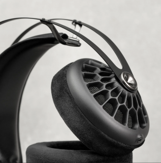 Meze 105 AER BLACK (​Otvorené HiFi slúchadlá Meze 105 AER s modulárnou konštrukciou od oceňovanej rumunskej značky)
