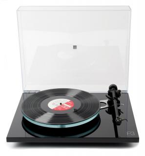Rega Planar 3  čierna + Nd3 MM (Model gramofónu Rega Planar 3 v čiernej farbe s prenoskou Nd3 MM)