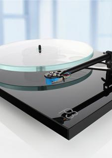 Rega Planar 3  čierny lesklý lak + Elys 2 MM (Kvalitný manuálny hifi gramofón s prenoskou Rega Elys 2 MM)