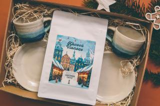 Darčekový balíček: Ručne točená šálka s podšálkou a čerstvo pražená káva Lighthouse Coffee Farba: Dvojbalenie bielo-modrá
