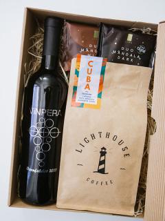 Lighthouse Coffee Cuba & červené víno Vinpera & Lyra DUO Mandala: darčekový balíček