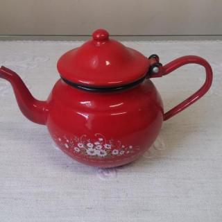 Smaltovaný čajník červený oblý 0,7 lit (s pokličkou)