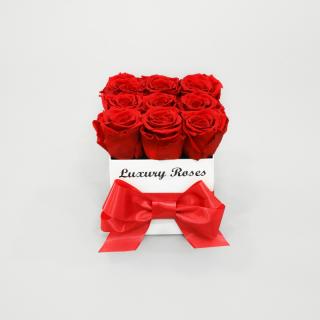 Luxusný hranatý biely box S s trvácnymi červenými ružami