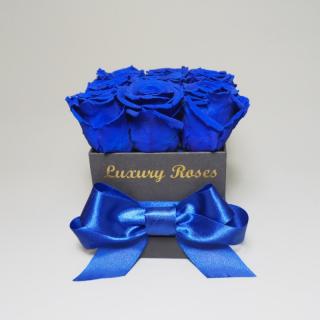 Luxusný hranatý čierny box S s trvácnymi modrými ružami