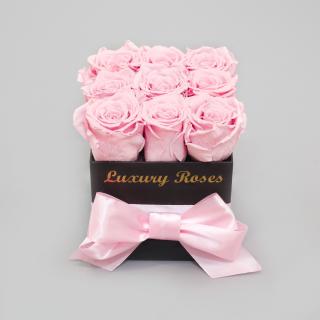 Luxusný hranatý čierny box S s trvácnymi ružovými ružami