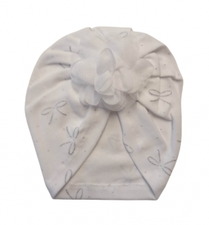 Čiapka / turban bavlnená biela so striebornými mašličkami - Biely tylový  kvet, obv. hlavy 36/38
