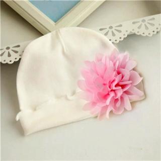 Jarná čiapka bavlnená smotanová s ružovým kvetom, obvod hlavy 42/44 cm