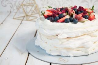 Pavlova torta Príchuť: Vanilka/karamel, Veľkosť: 10 porcií