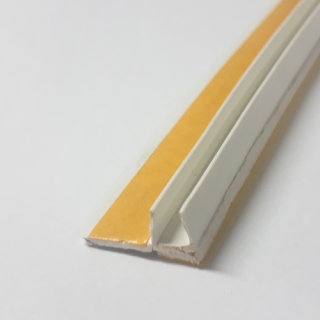 Začisťovací okenný profil bez tkaniny s krycou lamelou 6 mm, 2,5 m, 30 ks
