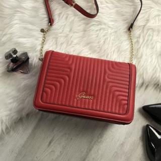 Kabelka crossbody GUESS YANNA FLAP červená