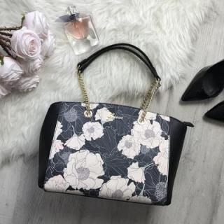 Kabelka shopper GUESS AINIKKI SATCHEL vzor kvety