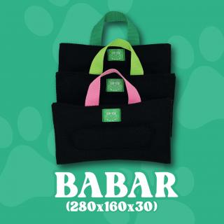 Vankúš OG BABAR 28x16cm (Stredne veľký vankúš BABAR má nasledujúce parametre: šírka 280mm, výška 160mm, hrúbka 30mm, s rúčkou o dĺžke 80mm a šírkou 30mm.)