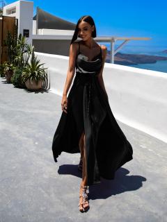Čierne lesklé elegantné šaty YASMINE s rázporkom Veľkosť: ONESIZE
