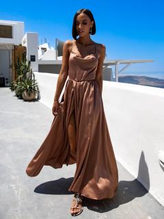 Hnedé lesklé elegantné šaty YASMINE s rázporkom