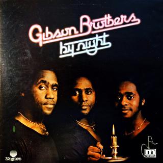 LP Gibson Brothers ‎– By Night (Na desce pár vlásenek. Rozevírací obal v pěkném stavu. Velká fotka uvnitř.)