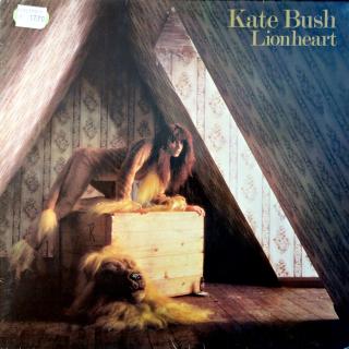 LP Kate Bush ‎– Lionheart (Na deskách pouze jemné vlásenky. Obal má lehce obroušené hrany. Celkově pěkný stav.)