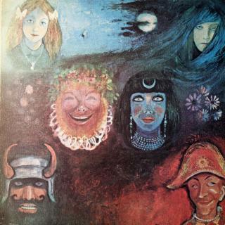 LP King Crimson ‎– In The Wake Of Poseidon (Včetně insertu. Deska je trochu ohraná s vlásenkami, nicméně zvuk stále ok. Jen mírný praskot v tichých pasážích. Rozevírací obal má mírně obroušené hrany.)