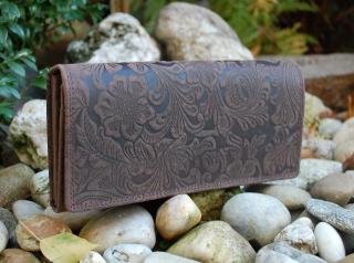 Dámska hnedá tmavá kožená peňaženka s kvetinovým vzorom