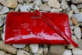 Dámska peňaženka červená koža lakovaná na zips motýle GREGORIO