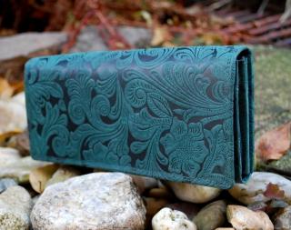 Dámska zelená tmavá kožená peňaženka s kvetinovým vzorom