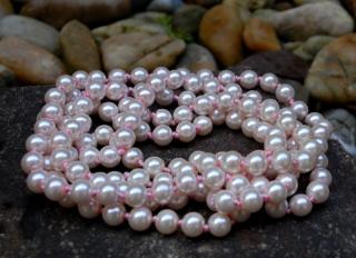 Náhrdelník perlový púdrový ružový dlhý