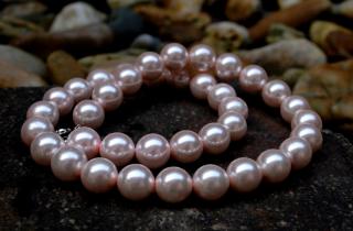 Náhrdelník púdrové ružové perly brúsené sklo strieborná retiazka