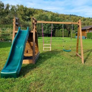 Detské ihrisko do záhrady LUCKA Farba šmykľavky: modrá, Detské hojdačky: 2 ks  drevené detské hojdačky