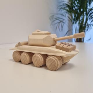 Tank drevený