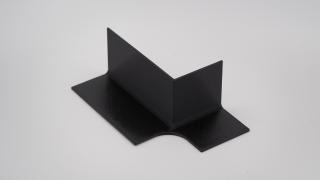 Trojúholníkové krmítko čierne - 10x5x5