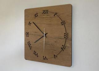Drevené štvorcové hodiny Rím (Designové hodiny s tichým chodom 40x40 cm)