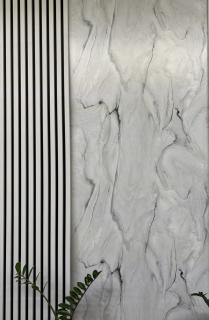 Luxusná kombinácia mramoru a dreva –Biele PVC mramor & Biele MDF akustické panely Kombinácia 2 akustických MDF panelov a 1 PVC mramorového panela:…