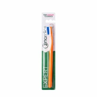 Zubná kefka Medium s ergonomickým zahnutím 6580 štetín oranžová Nordics Oral Care