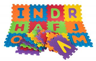 Senzorická podložka s 26 abecednými puzzle pre deti 10 m+ odnímateľné písmená