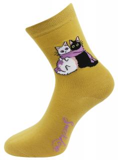 Dámske ponožky s potlačou dvoch mačiek so šálom NX9155- žltej farby 9001498-5 Veľkosť ponožiek: 35-38