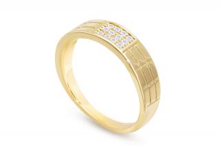 Pozlátený dámsky prsteň 14k zlatom, ozdobený zirkónmi v tvare štvorca 4000321 Veľkosť prsteňa - obvod: 54 mm