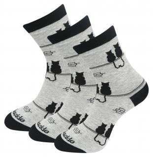Zvýhodnený set 3 párov froté ponožiek s potlačou mačiek - šedej farby A1 Veľkosť ponožiek: 38-41