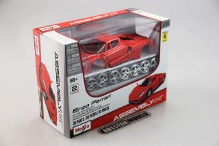 Enzo Ferrari Kit (sběratelský model, určeno pouze k vystavení)