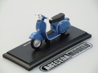 Vespa 150 Sprint Veloce 1969 (sběratelský model, určeno pouze k vystavení)