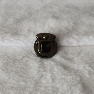 Guľaté zapínanie na kabelku 30 mm Farba zapínania: čierny nikel