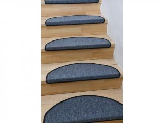 Kobercové nášľapy na schody 28 x 65 cm – čierne
