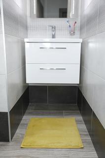Kúpelňová predložka Králik  žltá Rozmer: 50x50