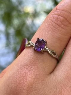 Ametyst - fialový drahokam (prsteň)