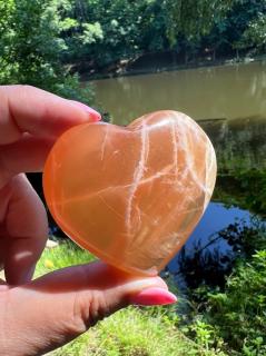 Medový kalcit srdce 2 (srdce)