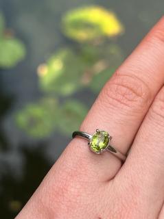Olivín prsteň minimalistický (prsteň)