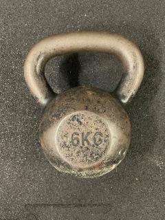 2. JAKOST - LITINOVÝ KETTLEBELL 8 - 32 kg Hmotnost: 16 Kg