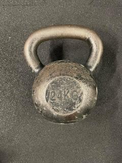 2. JAKOST - LITINOVÝ KETTLEBELL 8 - 32 kg Hmotnost: 24 Kg