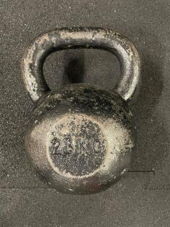 2. JAKOST - LITINOVÝ KETTLEBELL 8 - 32 kg Hmotnost: 28 kg