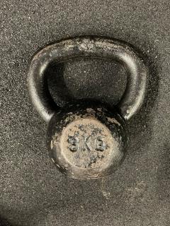 2. JAKOST - LITINOVÝ KETTLEBELL 8 - 32 kg Hmotnost: 8 Kg